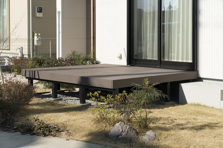 テラスやデッキで広がる、くつろぎのアウトドアリビング